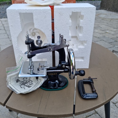 Macchina cucire portatile - macchina,