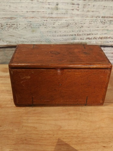 Antica scatola puzzle macchina