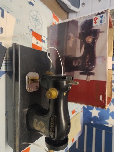 Rare vintage child singer - rare, child's